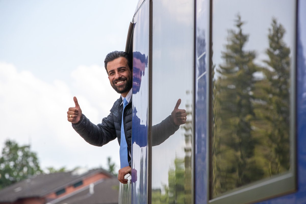 Daumen hoch. Steig bei der NordWestBahn und werde Triebfahrzeugführer:in im Quereinstieg. 