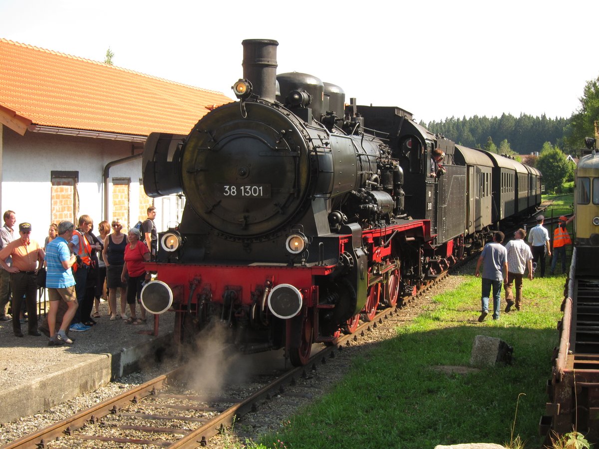 Ein Dampfzug von der Lokalbahn Endorf Obing, Kurz LEO 