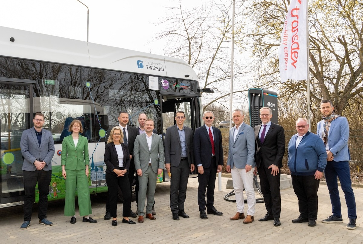 In Glauchau informierte sich Thierry Mallet über das E-Bus-Projekt von Transdev.