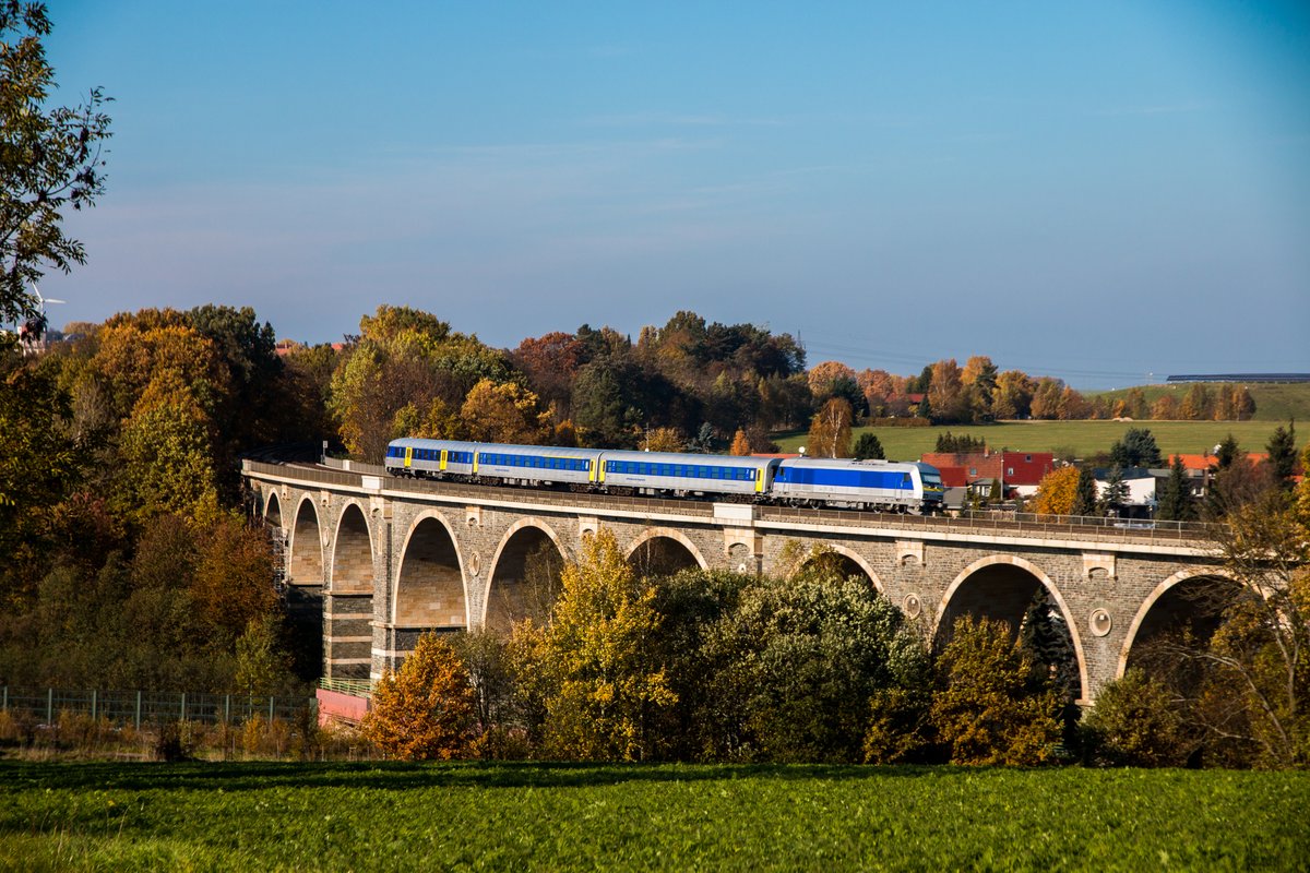 MRB Bahn auf der Brücke