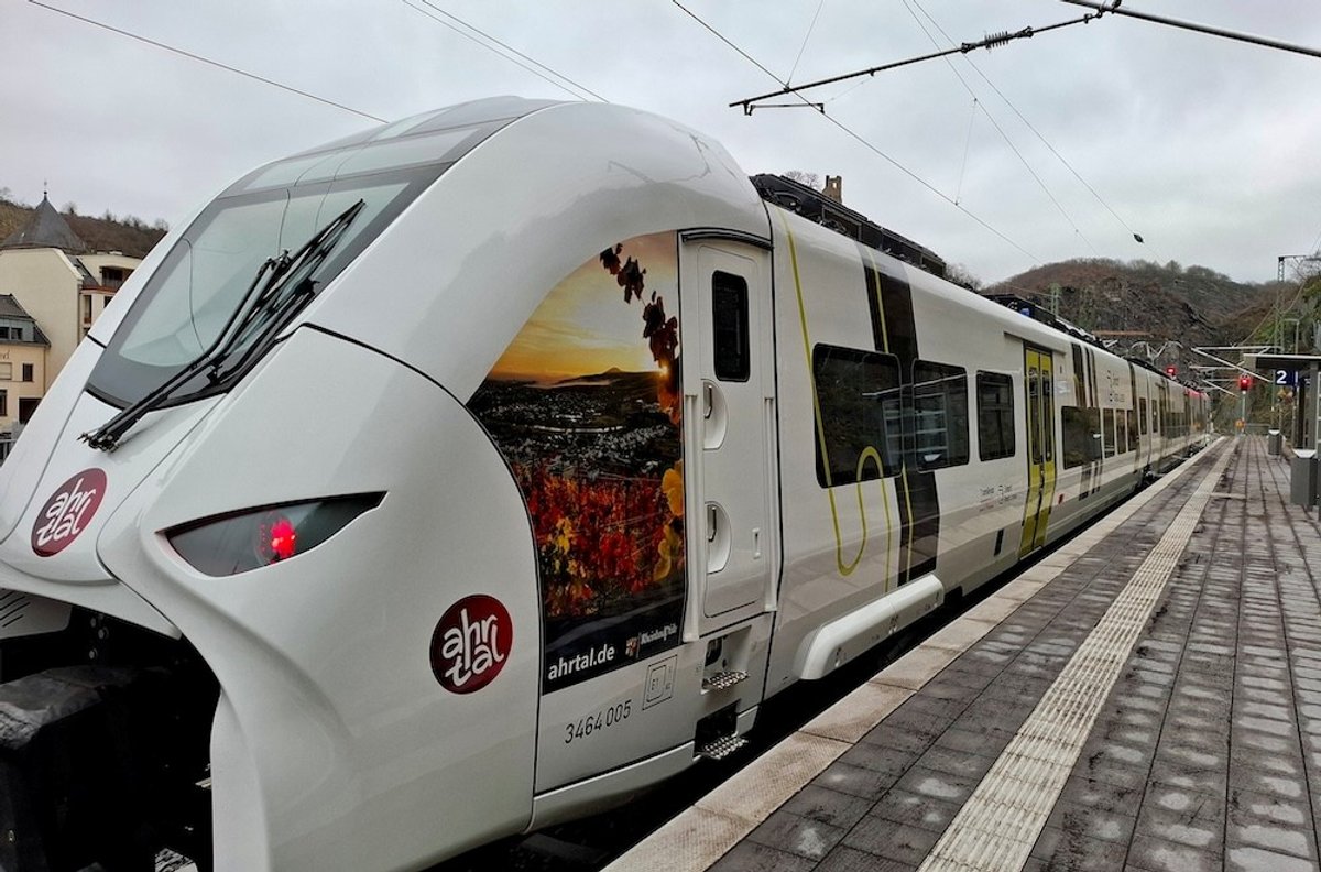 Linie RB 32 im Ahrtal 