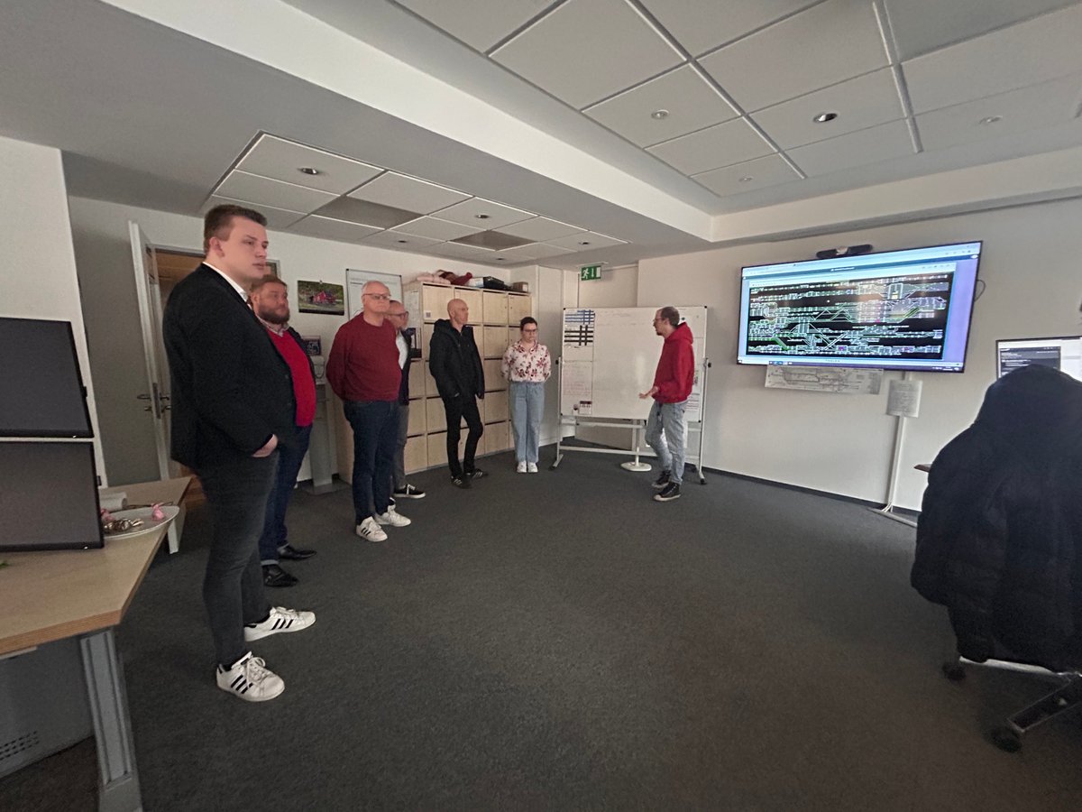 Die gemeinsame Führung durch die Leitstelle.