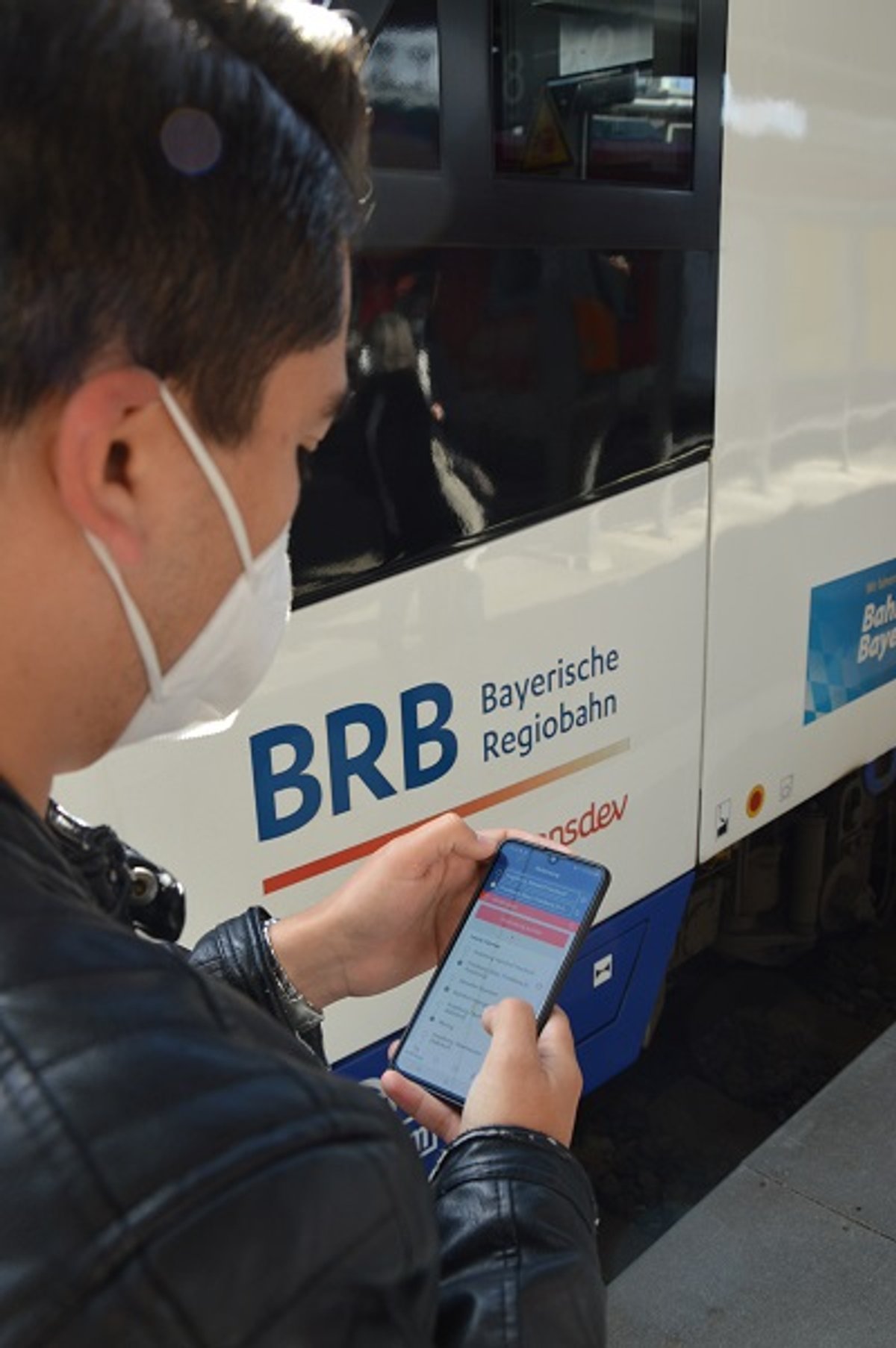 Raoul Beck war an der Entwicklung der neuen BRB-App als Referent Vertriebstechnik beteiligt und nutzt sie selbst gerne für seine Zugfahrten zur Arbeitsstelle.  