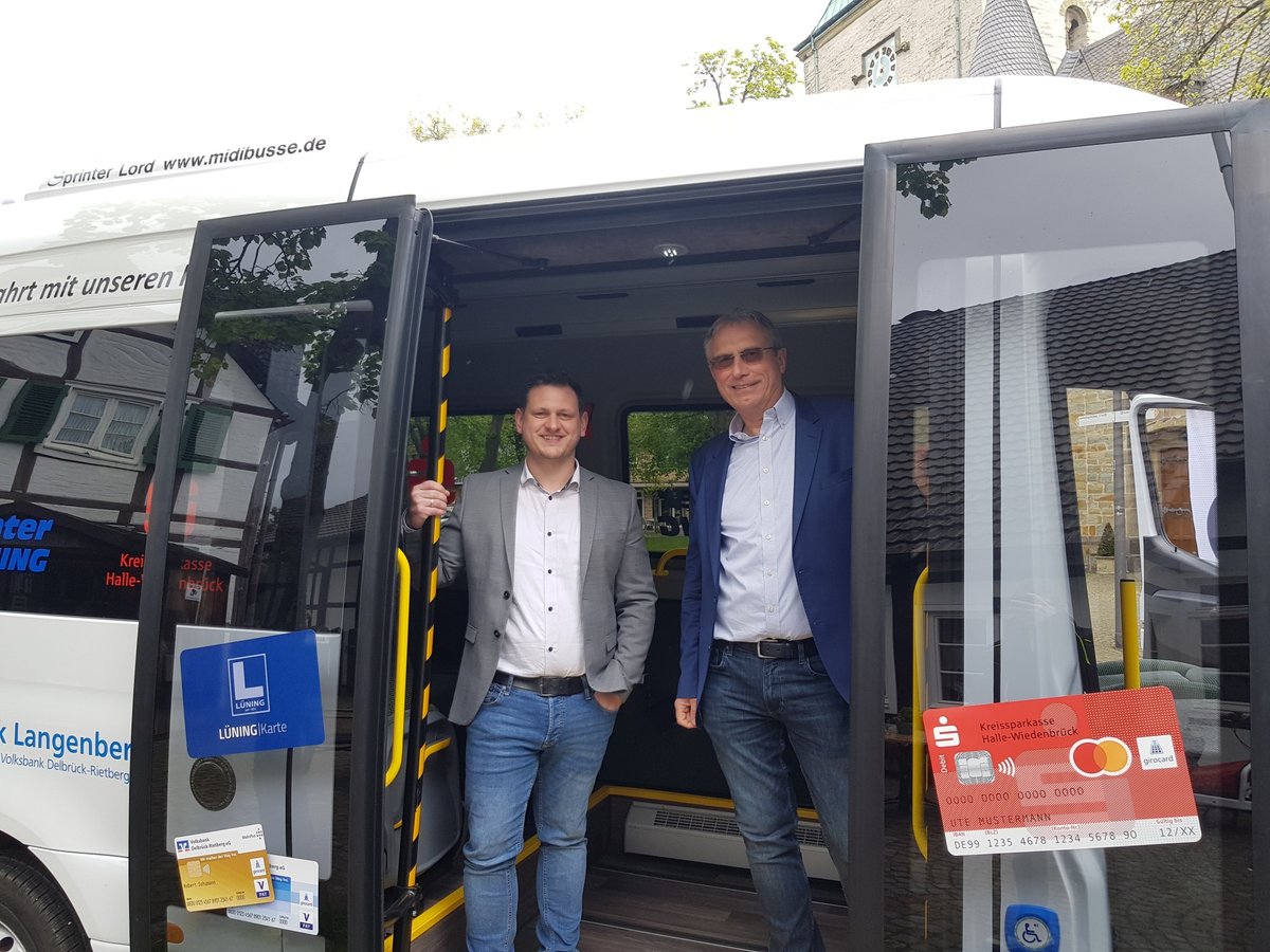 Oliver K. Betriebsleiter bei der Einweihung des Dorfbusses 