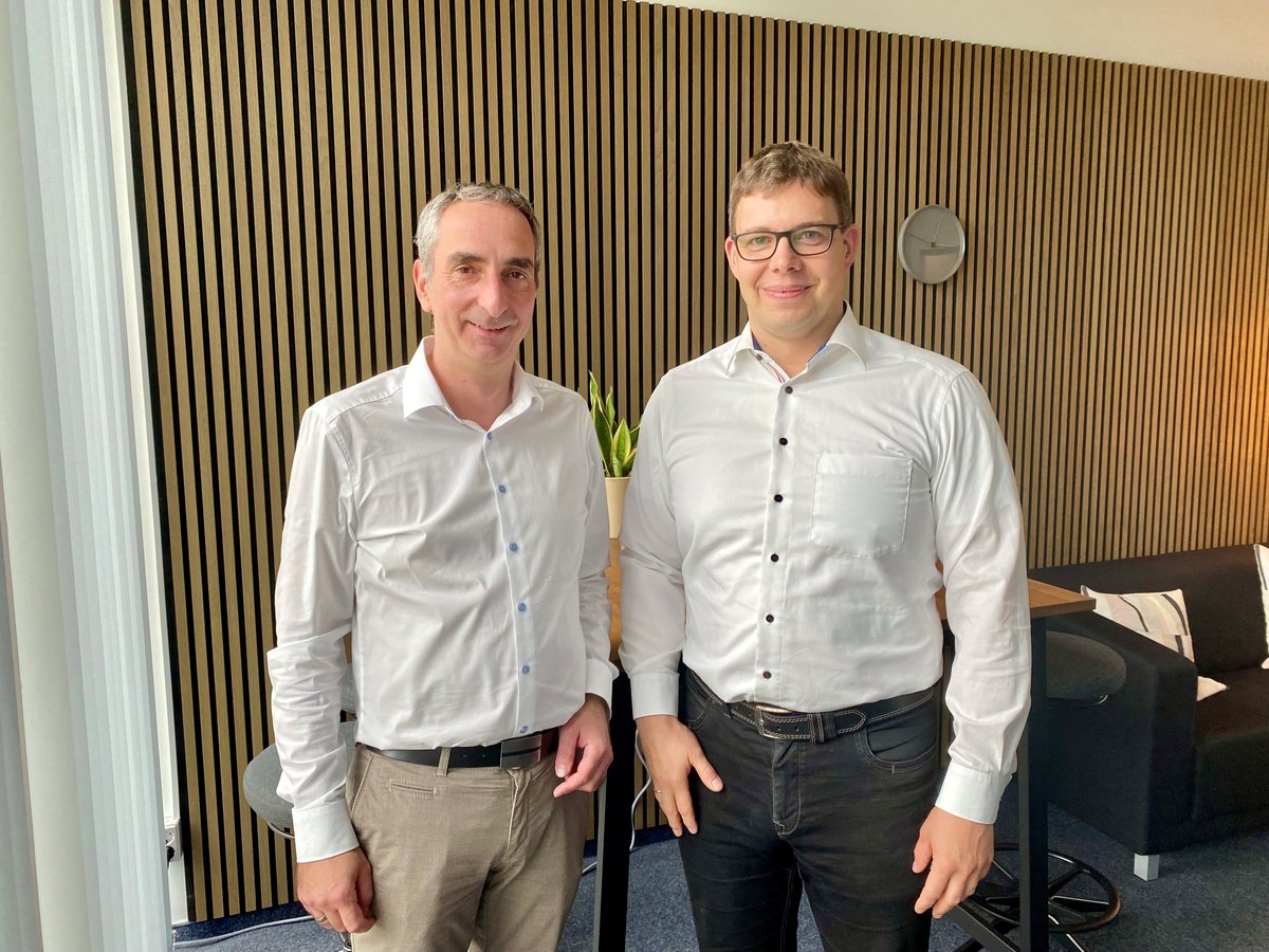 Thomas Kopp (links) und Benjamin Ey (rechts) übernehmen künftig gemeinsam die Geschäftsführung der RheinRuhrBahn.