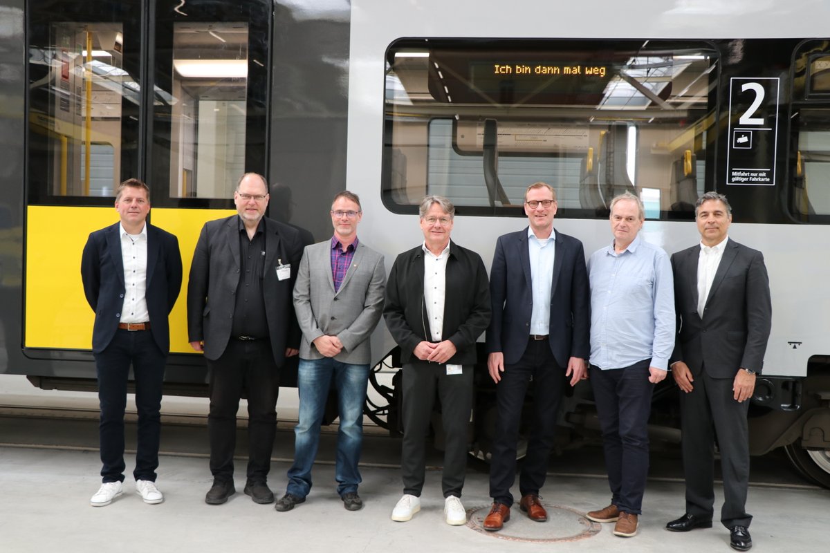 Bei Siemens in Wegberg-Wildenrath wurde der Abschluss des Re-Designs der Desiro-Flotte gefeiert