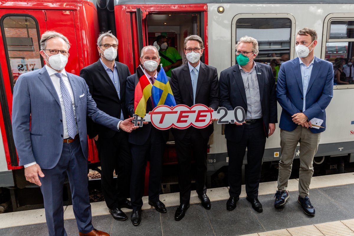 Personen auf dem Foto von links nach rechts: Martin Becker-Rethmann, CEO Zone Germany, Transdev Group S.A.; Dr. Tobias Heinemann, Sprecher der Geschäftsführung, Transdev GmbH; Per Thöresson, Botschafter des Königreichs Schweden; Andreas Scheuer, Bundesminister für Verkehr und digitale Infrastruktur; Dirk Flege, Geschäftsführer Allianz pro Schiene; Carl Adam Holmberg, Geschäftsführer Snälltåget Bildrechte: Transdev GmbH