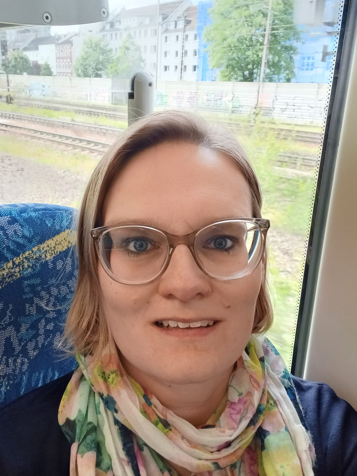 Im Zug der NordWestBahn. Entspannte Reise zur Dorfpartie nach Cloppenburg.