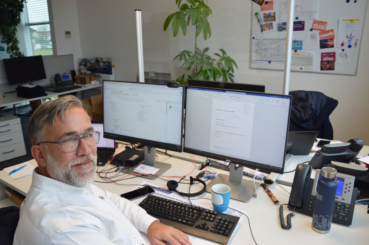 Karsten Hense, Marketingreferent Fahrgastinformation, muss das, was aus unserer BRB heraus, also zum Beispiel aus der Betriebsplanung, als Information über verschiedene Kanäle zu den Fahrgästen bringen (Foto: BRB).