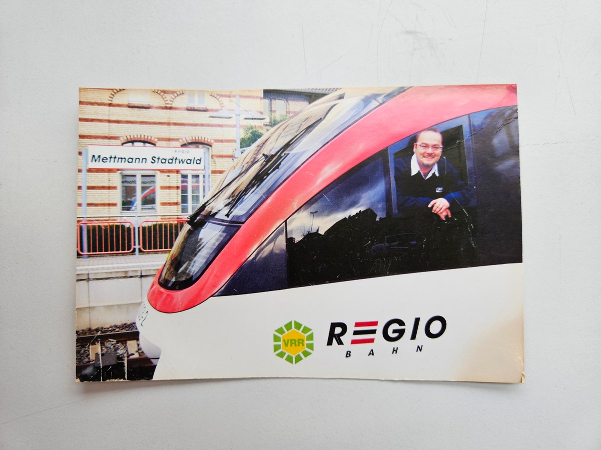 Michael aus dem Fenster eines Triebführerstandes. 