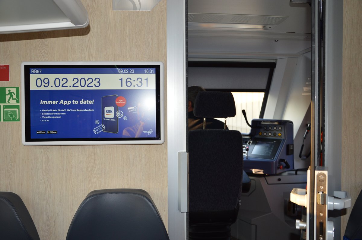 Auf unseren Zugmonitoren können wir unsere Fahrgäste sehr schnell informieren.
