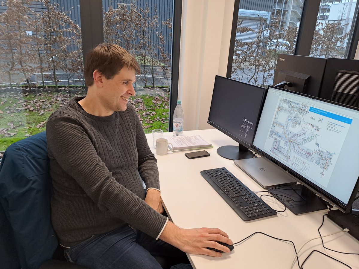 Oliver Büning an seinem Arbeitsplatz