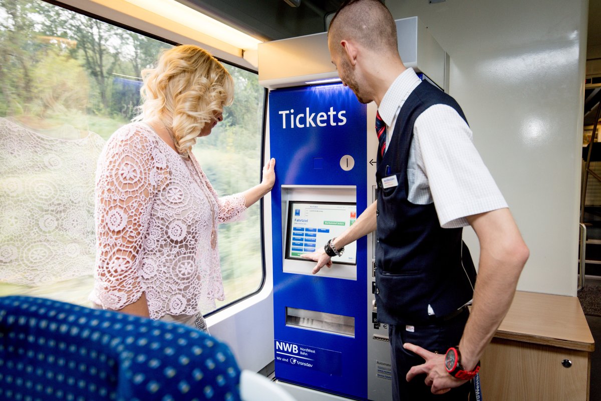 Der Ticketautomat in den Zügen der Region OWL