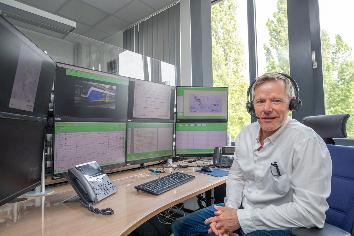 Gute Absprache und ein reibungsloser Informationsfluss sind für die Arbeit in der Betriebsleitstelle besonders wichtig.