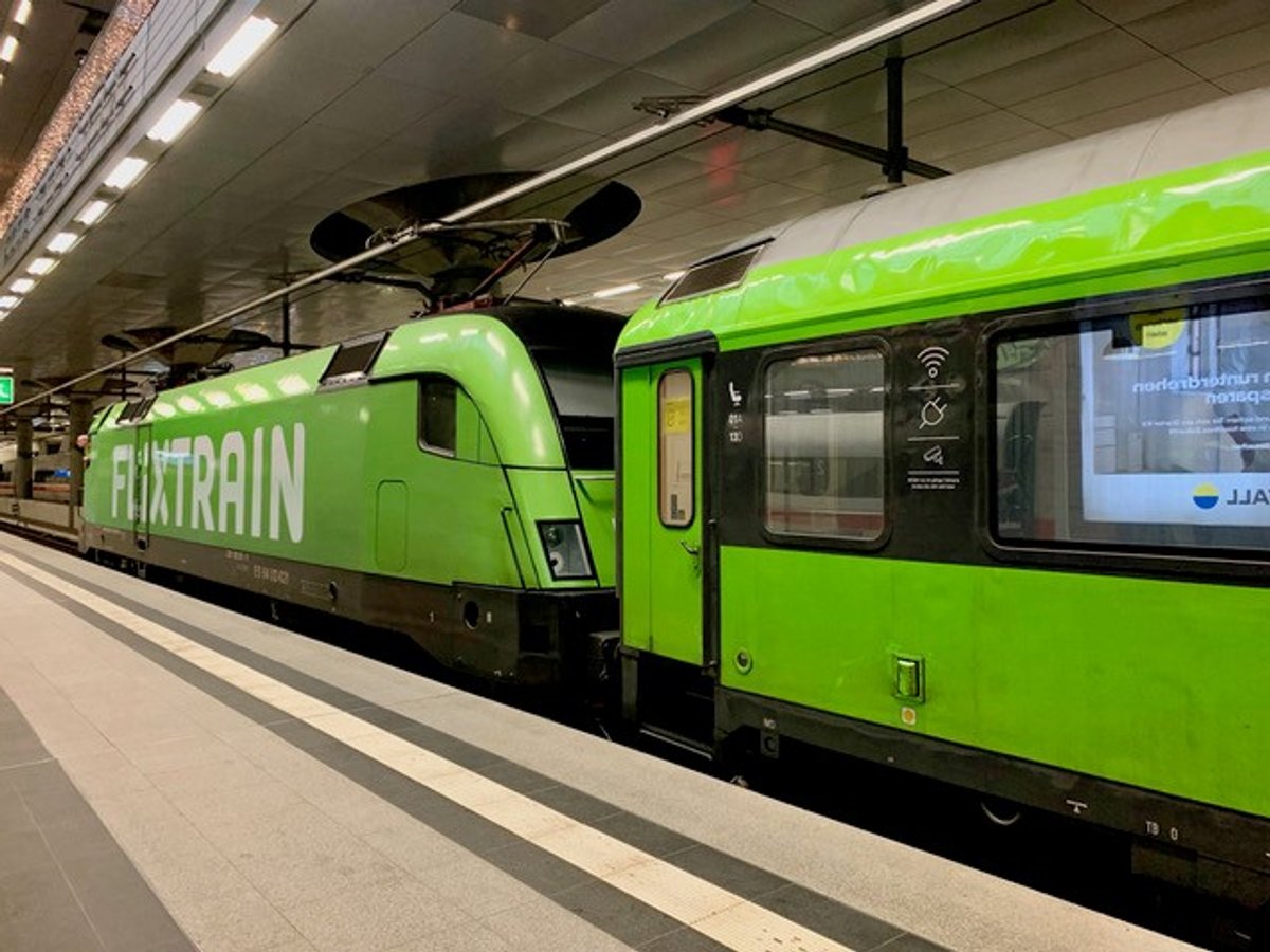 Ein Zug von FlixTrain, Foto: SCRITTI