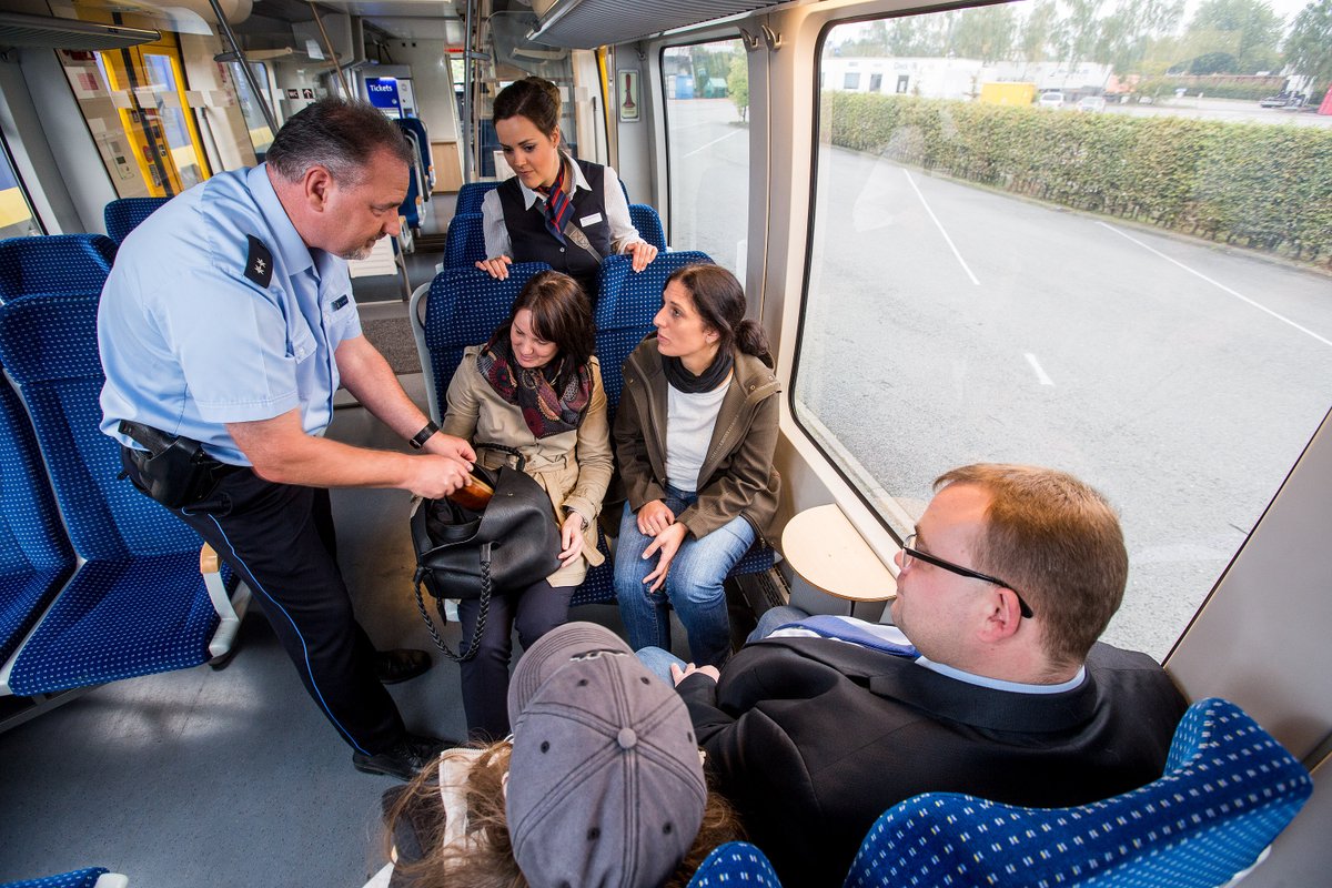 Die Transdev Rhein-Ruhr GmbH ist in einem regelmäßigen Austausch mit den Ordnungsbehörden, um zusammen Präventionsmaßnahmen zu entwickeln, abzustimmen und umzusetzen.