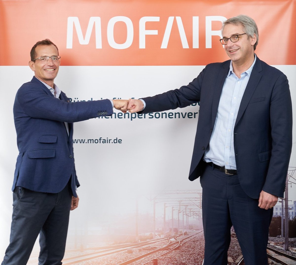 Staffelübergabe: Dr. Tobias Heinemann (rechts) wurde jetzt von den in mofair organisierten Wettbewerbsbahnen zum Nachfolger von Christian Schreyer (links) gewählt.