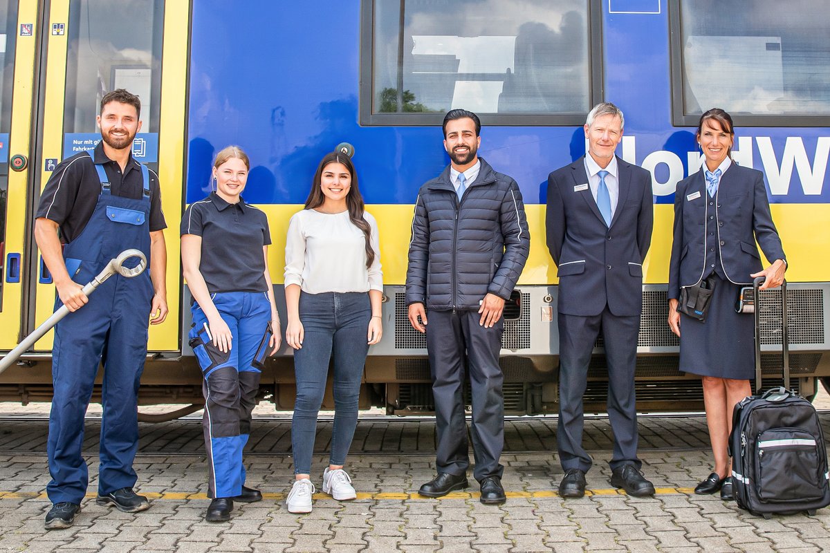 Wir ziehen an einem Strang und arbeiten gemeinsam: Fahrdienst, Werkstatt, Verwaltung. Das Team der NordWestBahn freut sich über Verstärkung. 