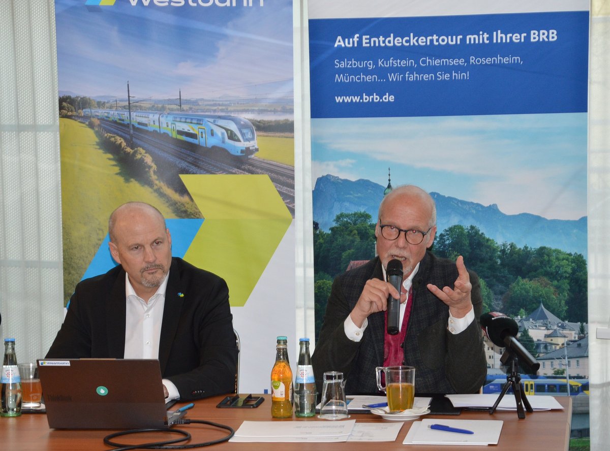 Thomas Posch, Geschäftsführer der Westbahn, und Arnulf Schuchmann, Vorsitzender der Geschäftsführung der BRB, konnten an vielen praktischen Beispielen erklären, wo es in der Zusammenarbeit mit der DB InfraGO AG hakt.