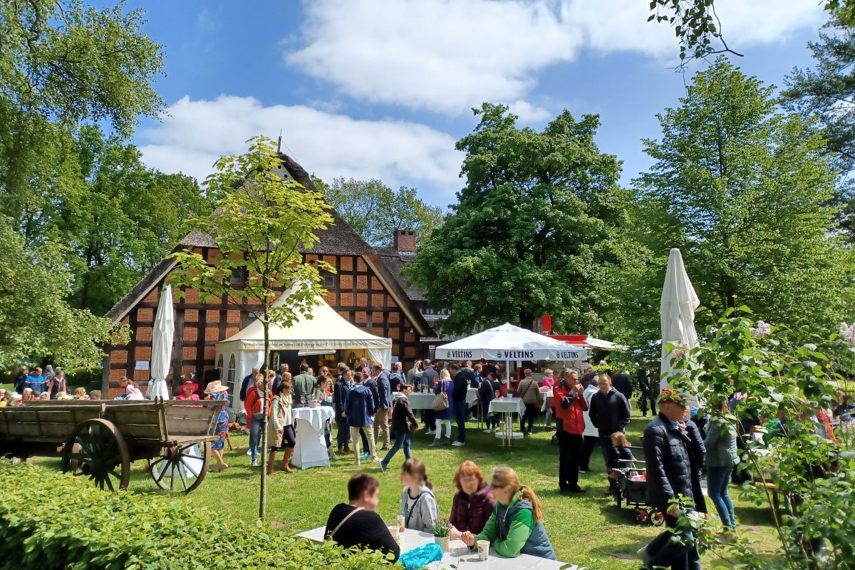 Zur Dorfpartie ins Museumsdorf Cloppenburg mit der NordWestBahn